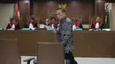Mantan anggota Komisi XI DPR RI dari Fraksi Partai Demokrat, Amin Santono saat menjalani sidang perdana di Pengadilan Tipikor, Jakarta, Kamis (20/9). Sidang beragendakan pembacaan dakwaan dari JPU KPK. (Liputan6.com/Helmi Fithriansyah)