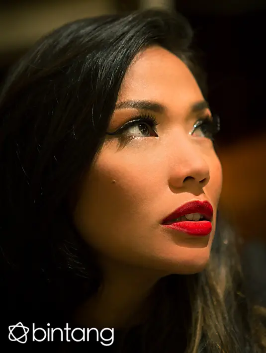 “Buat saya, itu membuat segala latihan kerja keras terbayar. Dan mudah-mudahan membawa citra yang baik juga bagi Indonesia di mata Singapura, Hong Kong, China dan Malaysia.” ungkap Shanty puas dengan penampilannya di Hong kong. (Tasha Darsono/Bintang.com)