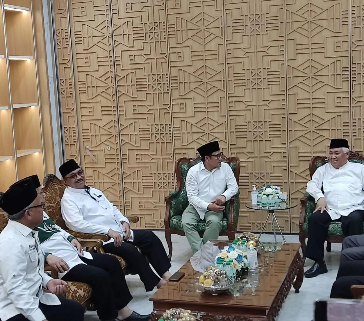 "Karena apa yang saya tampilkan secara terbuka dengan penuh niat baik pikiran, ini sudah lebih dari tim sukses. Jadi tidak perlu dimasukkan," katanya.