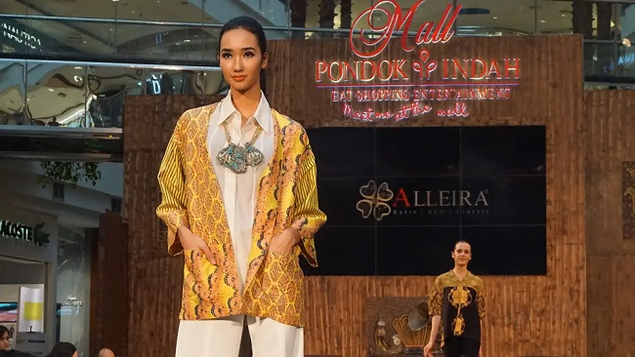 Manorama, Cantik Luar Dalam di Hari Natal dengan Alleira Batik