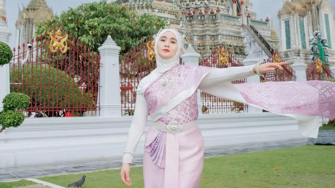 Gaya Stylish Ryana Dea Liburan di Thailand, Penampilannya Disebut Bak Bidadari