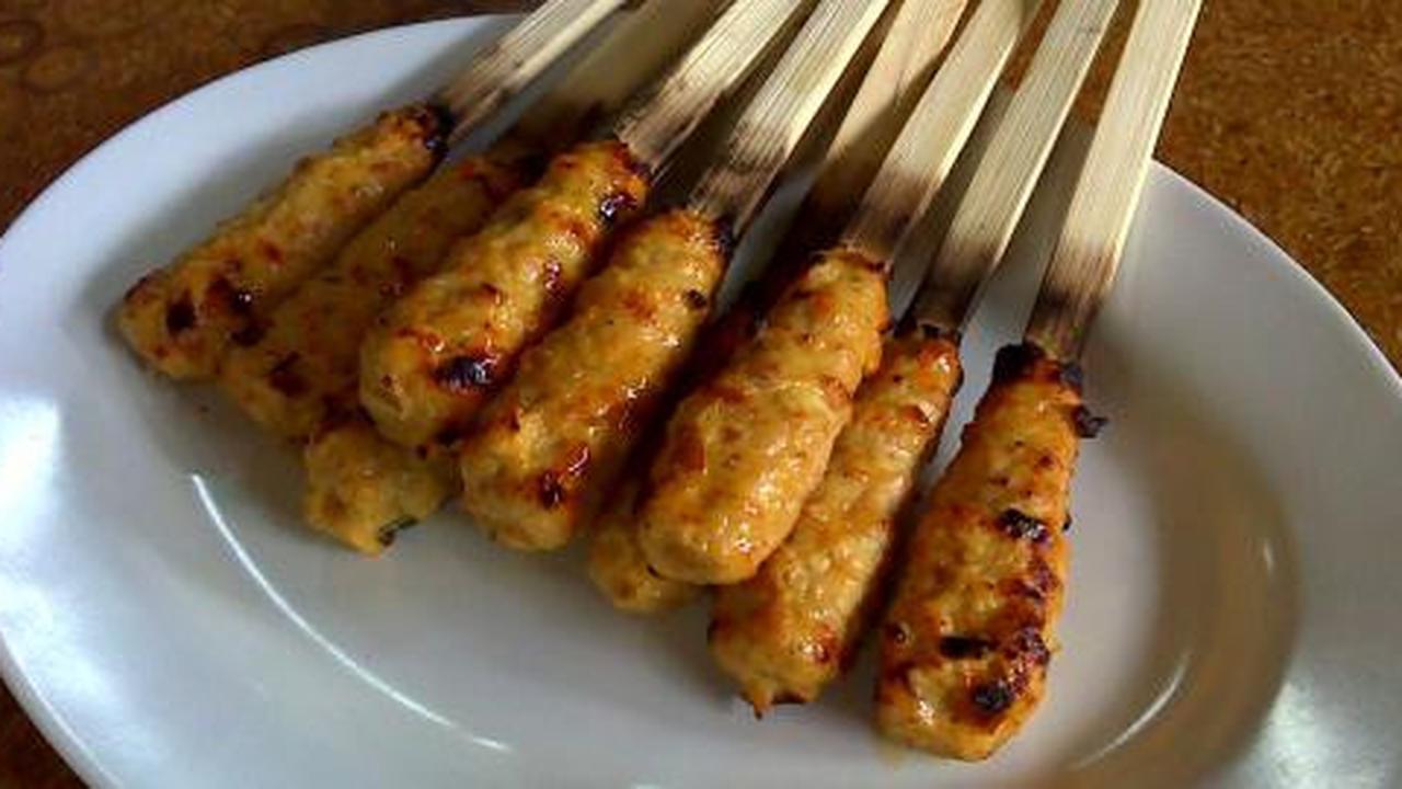 Wah, sedapnya sate lilit khas Bali!