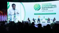 Menaker Yassierli saat menyampaikan sambutan dalam Indonesia International Sustainability Forum (IISF) 2025 di Jakarta International Convention Center (JICC), Sabtu (11/10/2025). ©Kemnaker.