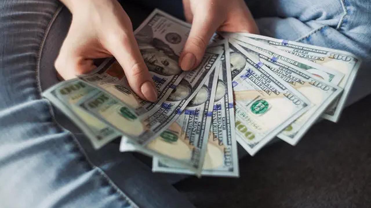 Unik, Pria Ini Dapat Rp 762 Juta Gara-Gara Tidur di Kantor