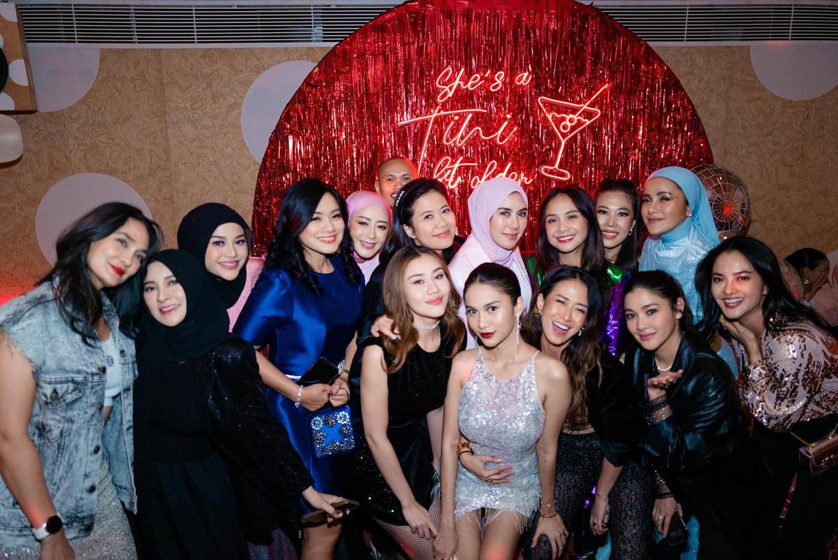 Gaya Seleb yang Hadir di Ultah Marlene Hariman, Aurel Hermansyah Curi Perhatian - Azizah Salsha Paling Disorot