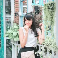 (instagram/anissaaziza)