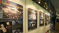 Sejumlah foto Konferensi Asia-Afrika 1955 koleksi Arsip Nasional Republik Indonesia di Jakarta Covention Center, Senin (19/4/2015). Pameran tersebut merupakan rangkaian dari acara KAA 2015. (Liputan6.com/Herman Zakharia)