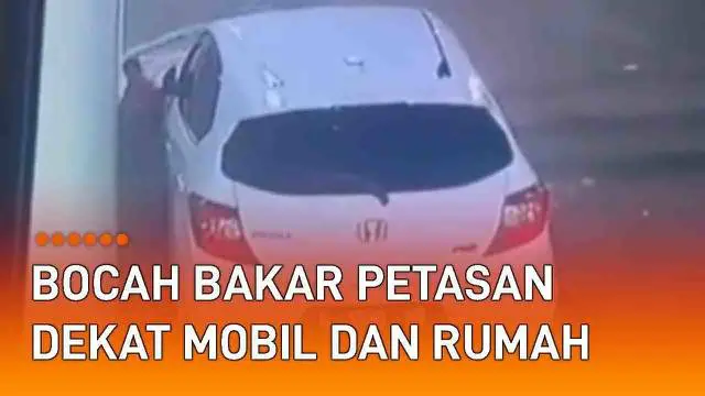 CCTV merekam tingkah membahayakan yang dilakukan seorang bocah. Bocah tersebut bermain petasan di jalan pemukiman. Aksinya mengkhawatirkan karena petasan dibakar dekat rumah dan mobil warga.