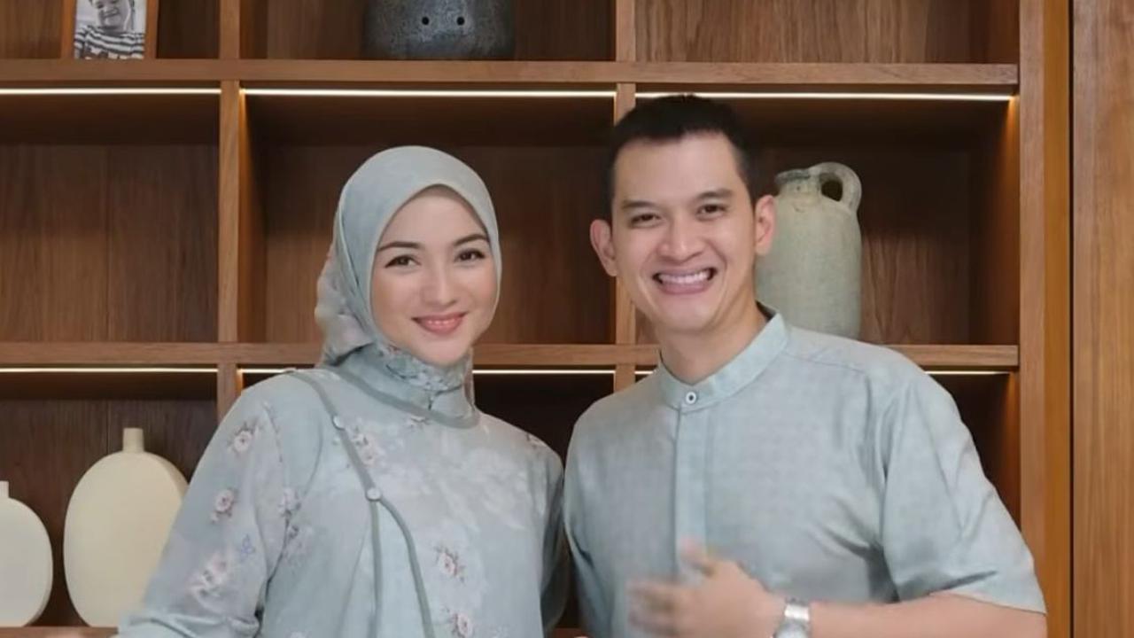Inspirasi Model Baju Lebaran Couple Ala Citra Kirana, Bikin Keluarga Makin Kompak