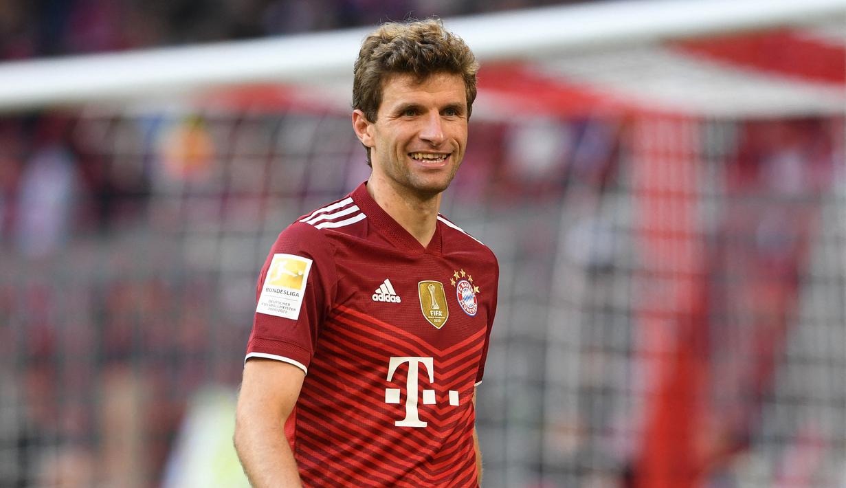 <p>Thomas Muller menjadi pemain paling lama di Bayern Munchen saat ini, yaitu 12 tahun 7 bulan. Ia telah menghabiskan hampir seluruh karier profesionalnya sebagai pesepak bola di Bavaria. Muller telah membuat 600 kali penampilan dengan mencetak berbagai gelar juara. (AFP/Tobias Schwarz)</p>