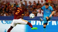 Aksi Lionel Messi saat melawan AS Roma dalam laga Grup E Liga Champions di Stadion Olimpico, Kamis (17/9/2015) dini hari WIB. (Reuters/Tony Gentile)