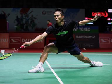 Pebulutangkis tunggal putra Indonesia, Jonatan Christie saat melakukan latihan menjelang Indonesia Masters 2023 yang berlangsung di Istora Senayan, Jakarta, Senin (23/01/2023). (Bola.com/Bagaskara Lazuardi)