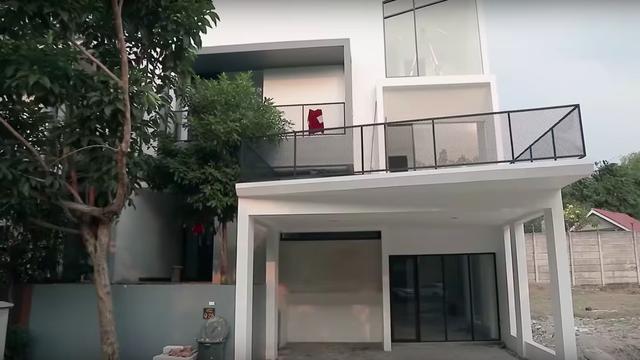 Immanuel Caesar Hito