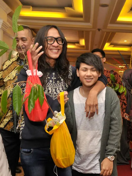 Saat menghadiri acara khitanan anak ketiga Eko Patrio, Cannaavaro Adrevi Putra Purnomo di Balai Sudirman, pasangan yang biasa tampil mesra membantah kabar kehamilannya Evelyn. (Nurwahyunan/Bintang.com)