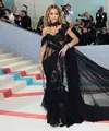 Rita Ora kenakan long train sheer dress dari Prabal Gurung. Gaun one shoulder ini memiliki bordiran bunga dan aksen ruffle di bagian bawah [@prabalgurung]