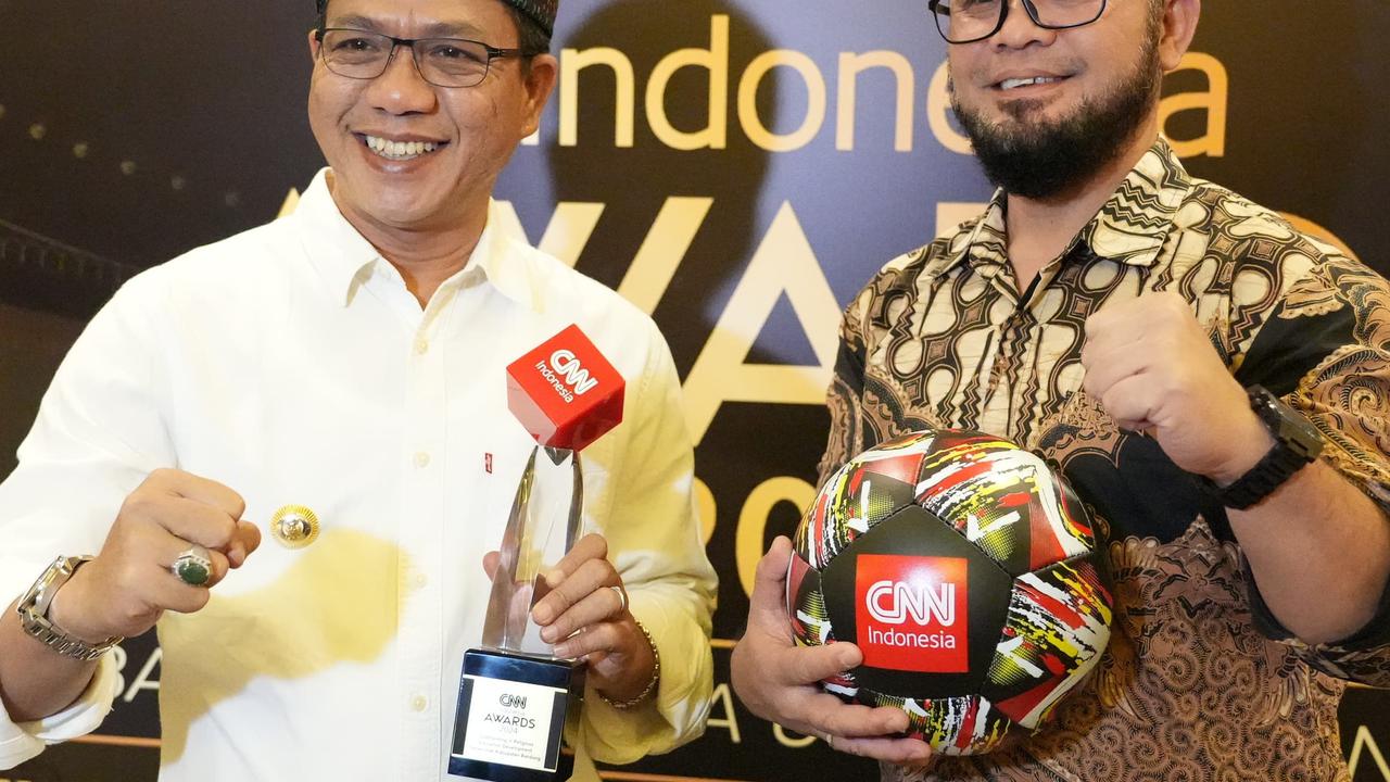Bupati Bandung Dadang Supriatna Raih Penghargaan CNN Indonesia Award 2024