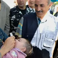 Salma Hayek berikan vaksinasi polio