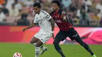 Winger Real Madrid, Rodrygo, berhasil menyumbangkan satu gol saat timnya membungkam Mallorca dengan skor 3-0 pada laga semifinal Piala Super Spanyol 2025 di&nbsp;King Abdullah Sports City, Jeddah, Jumat (10/1/2025) dini hari WIB. (AP Photo/Altaf Qadri)