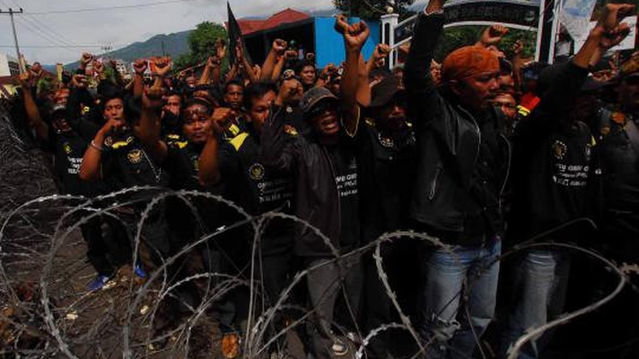 Massa GMBI minta Aceng segera turun dari jabatannya
