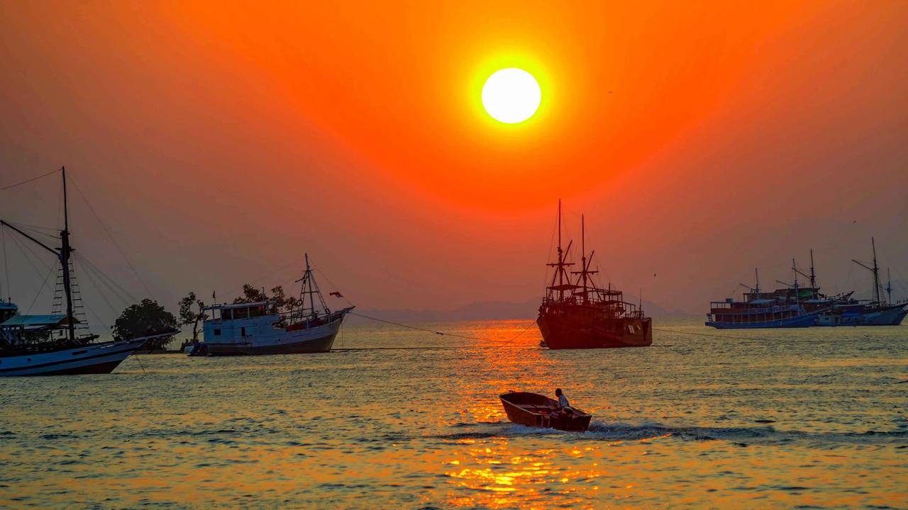 FOTO: Labuan Bajo Kota Seribu Sunset yang Menawan di Ujung Flores