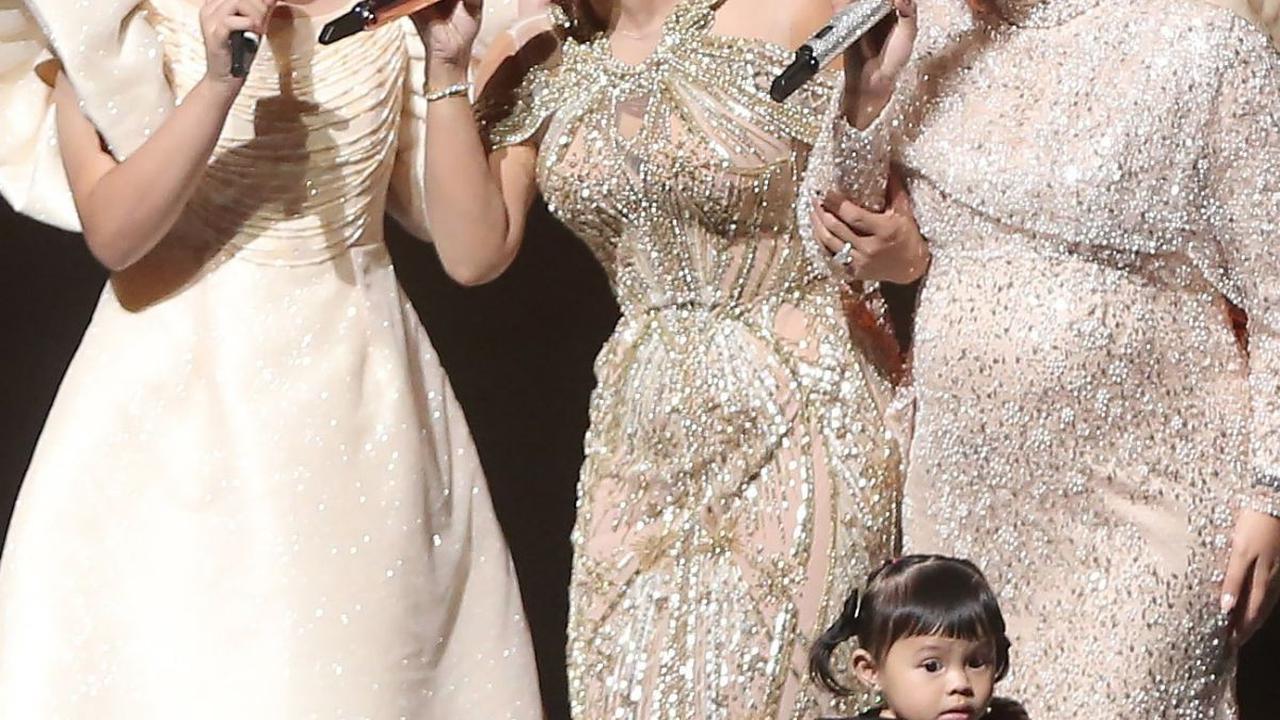 FOTO: Kolaborasi Krisdayanti, Aurel, Amora dan Cucu Ameena Tampil Mencuri Perhatian Penonton Konser Semesta