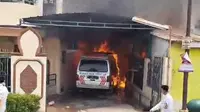 Saat Salat Jumat, Ambulans Masjid Assalam Depok Alami Kebakaran