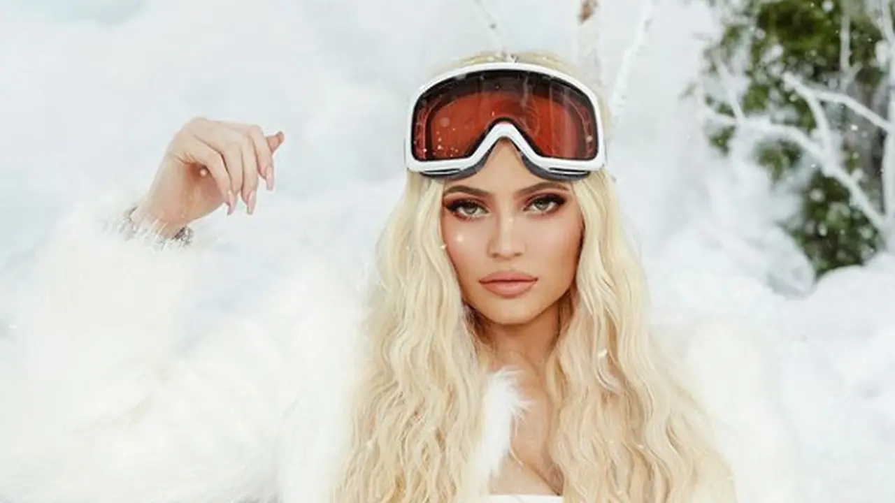 Makeup Meriah di Akhir Tahun ala Kylie Jenner