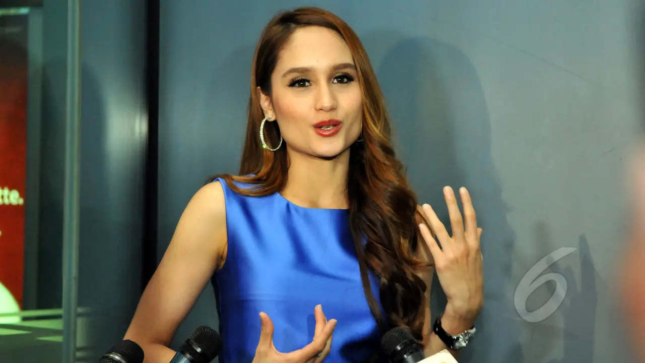 Cinta Laura