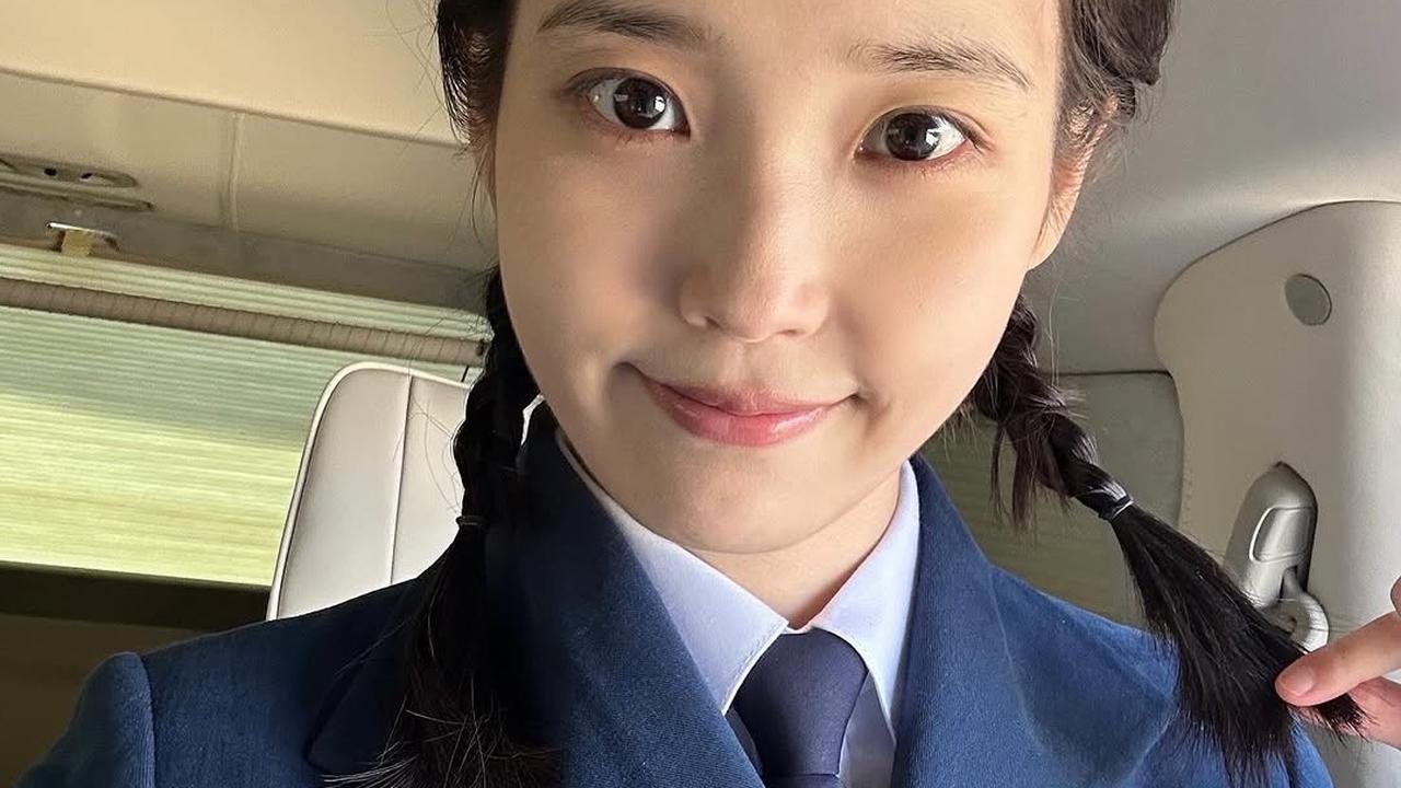 IU Kembali Bagikan Momen Behind The Scenes Drakor Fenomenal 'WHEN LIFE GIVES YOU TANGERINES'