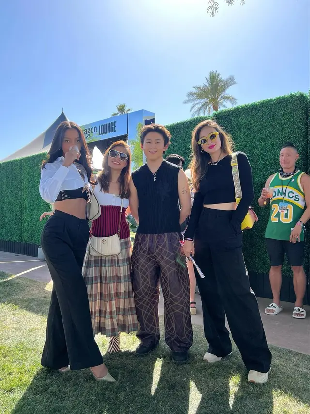Luna Maya Bareng Sahabat