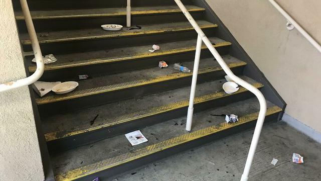 Kelakuan Orang-orang yang Menjengkelkan di Ruang Publik, Bikin Kesal. (Sumber: Boredpanda)