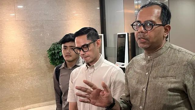 Dude Harlino Serahkan Honor Brand Ambassado PT DSI ke Bareskrim