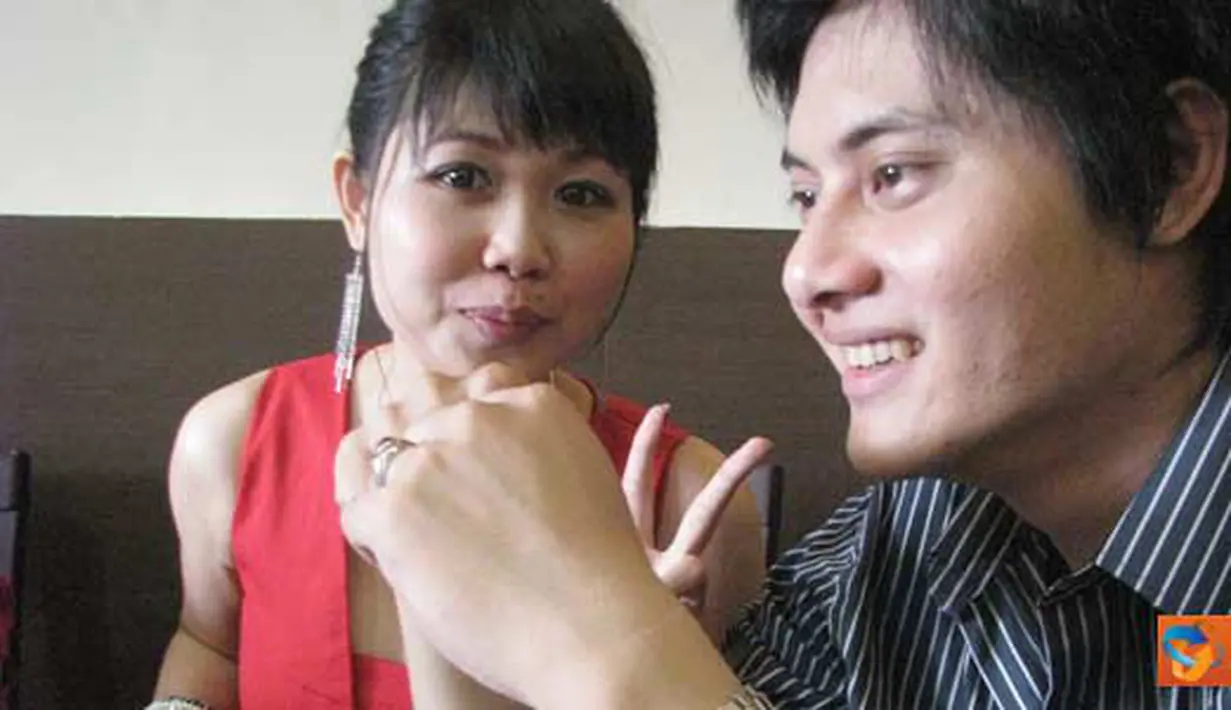 Citizen6, Surabaya: Ciri-ciri Maria, tinggi 167cm, berat 52 kg, rambut hitam panjang lurus sebahu, tahi lalat di pelipis mata sebelah kanan dan disekitar bibir, kulit putih. Apabila anda melihatnya, tolong hubungi saya di No.081703271717.(Pengirim: Lilis)