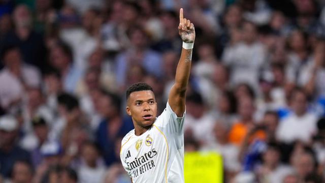 Foto: Aksi Memukau Kylian Mbappe, Borong 2 Gol Bawa Real Madrid Bungkam Marseille Liga Champions