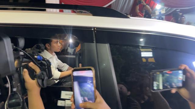 Wakil Presiden Terpilih Gibran Rakabuming Raka selesai mengikuti pembekalan perdana yang digelar di Hambalang, Bogor, Jawa Barat (Liputan6.com/Nanda Perdana Putra)