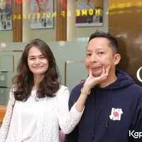 Ini merupakan salah satu potret kocaknya Ringgo Agus dan Sabai. Keduanya nampak memperlihatkan keseruan serta kekocakan saat sedang bersama-sama. Kini keduanya telah memiliki seorang buah hati laki-lakinya yang bernama Bjorka Dieter Morscheck. (Kapanlagi.com/Daniel Kampua)