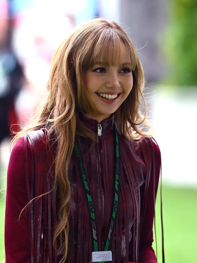 Gaya Lisa Blackpink yang Serba Maroon di Balapan F1 Grand Prix Miami ...