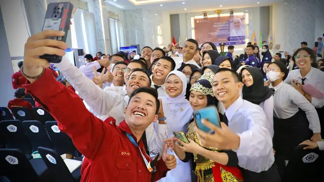 Menaker Ida Fauziyah Berikan Kuliah Perdana Polteknaker Tahun Akademik 2023/2024