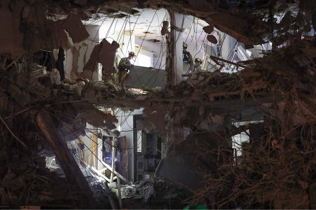 FOTO: Pembalasan Iran, Rudal Balistik Memorakporandakan Kompleks Bangunan di Kota Tel Aviv Israel