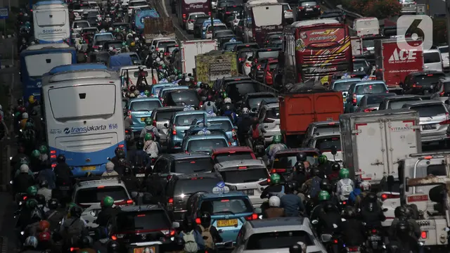 Kendaraan Bermotor Wajib Lulus Uji Emisi