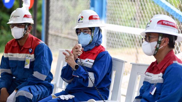 Direktur Keuangan PT Pertamina (Persero) Emma Sri Martini mengisi kegiatan Safari Ramadan Pertamina dengan mengunjungi Stasiun Pengumpul (SP) Bangadua di Indramayu, Jawa Barat.