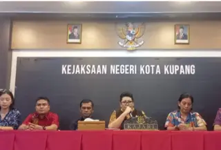 Komisaris Utama Bank Perkreditan Rakyat Christa Jaya, Chris Liyanto menjadi tersangka kasus dugaan korupsi pemberian fasilitas kredit senilai Rp 5 miliar. (Liputan6.com/Ola Keda)