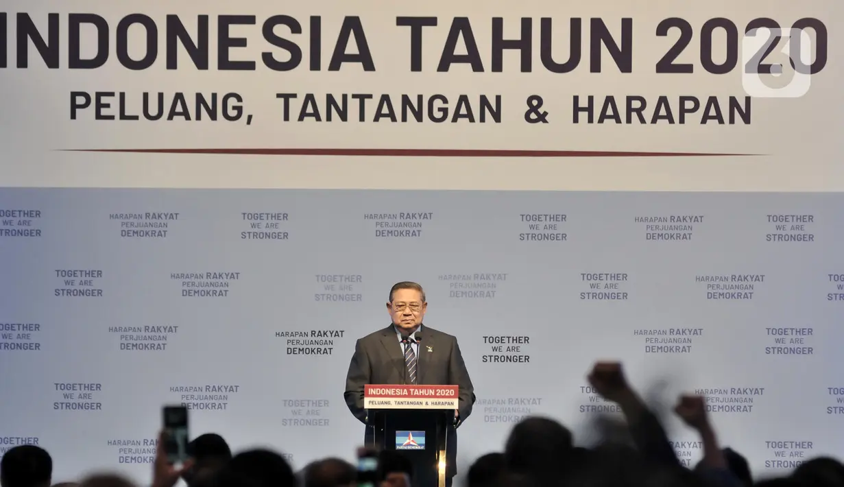 Ketum Partai Demokrat, Susilo Bambang Yudhoyono (SBY) menyampaikan pidato saat acara  Refleksi Pergantian Tahun di di Jakarta Convention Center, Rabu (11/12/2019). Pidato tersebut mengangkat tema Indonesia Tahun 2020 "Peluang, Tantangan, dan Harapan". (merdeka.com/Iqbal S. Nugroho)