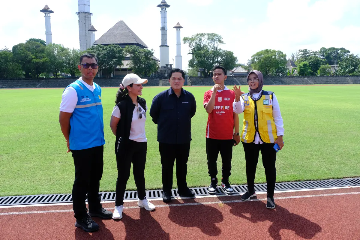 FOTO Erick Thohir Tinjau Stadion Sriwedari