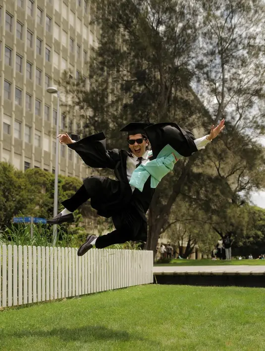 Iqbaal Ramadhan wisuda [Instagram/iqbaal.e)