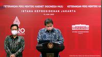 Menteri Koordinator bidang Perekonomian Airlangga Hartarto saat konferensi pers perihal perkembangan evaluasi PPKM dan Covid-19 bersama Menteri Kesehatan Budi Gunadi Sadikin di Jakarta, Senin (13/6/2022).