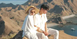 Pasangan muda Dinda Hauw dan Rey Mbayang kini tengah berbahagia karena Dinda yang sedang mengandung anak pertama mereka. (Instagram/dindahw)