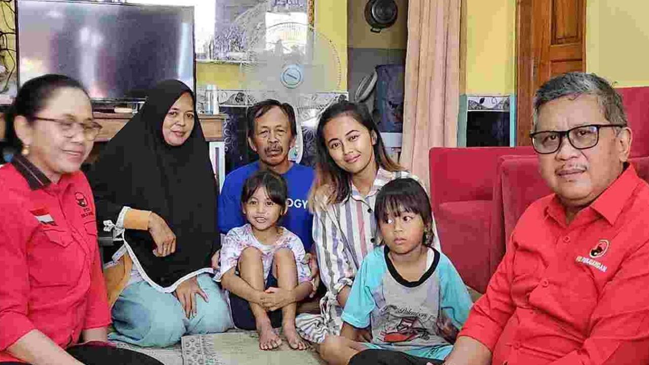 Hasto Sambangi Keluarga Kader PDIP yang Tewas Dianiaya di Sleman, Sampaikan Salam dari Megawati