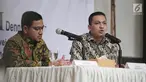 Peneliti senior LSI Denny JA, Ardian Sopa (kanan) bersama Ikrama Masloman memaparkan hasil quick count mereka di Jakarta, Kamis (2/5/2019). Menurut LSI Denny JA, Jokowi-Ma'ruf memperoleh 55,71 persen suara dan Prabowo-Sandi meraih 44,29 persen suara. (Liputan6.com/Faizal Fanani)