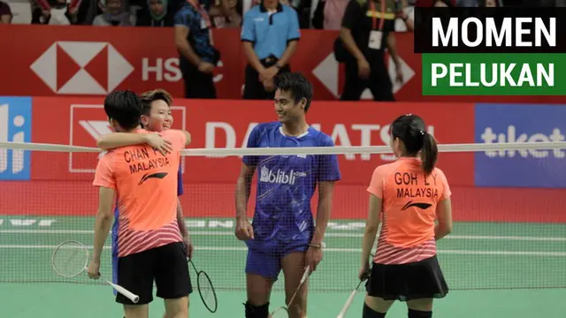 Berita video momen berpelukan Liliyana Natsir dengan ganda campuran Malaysia, Chan Peng Soon / Goh Liu Ying pada semifinal Indonesia Masters 2019, Sabtu (26/1/2019).